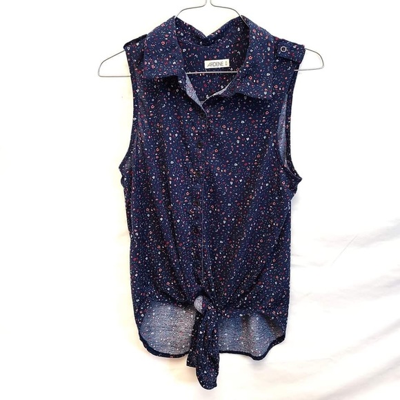 Bundle of 3 Crop Blouses - Picture 5 of 10